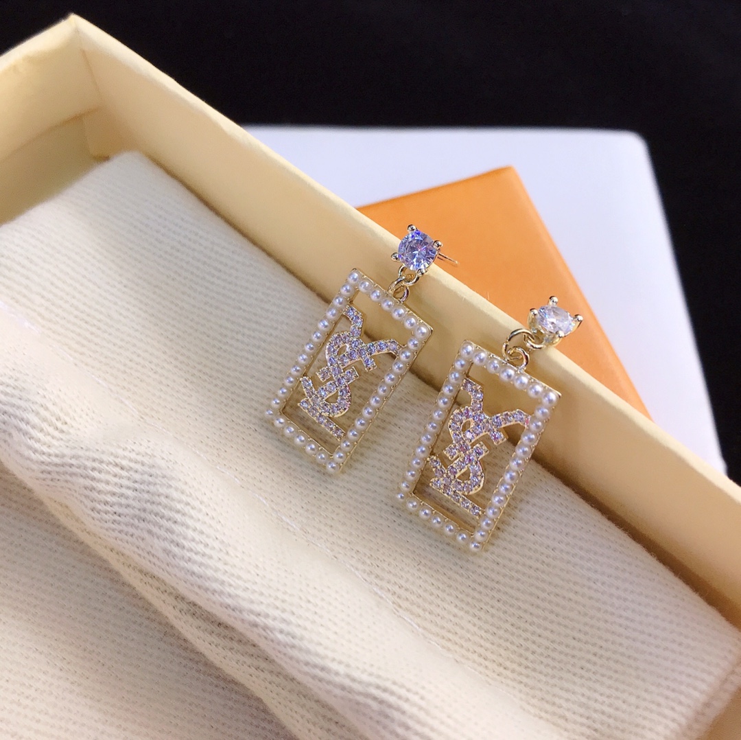 A207 YSL pearls square earrings
