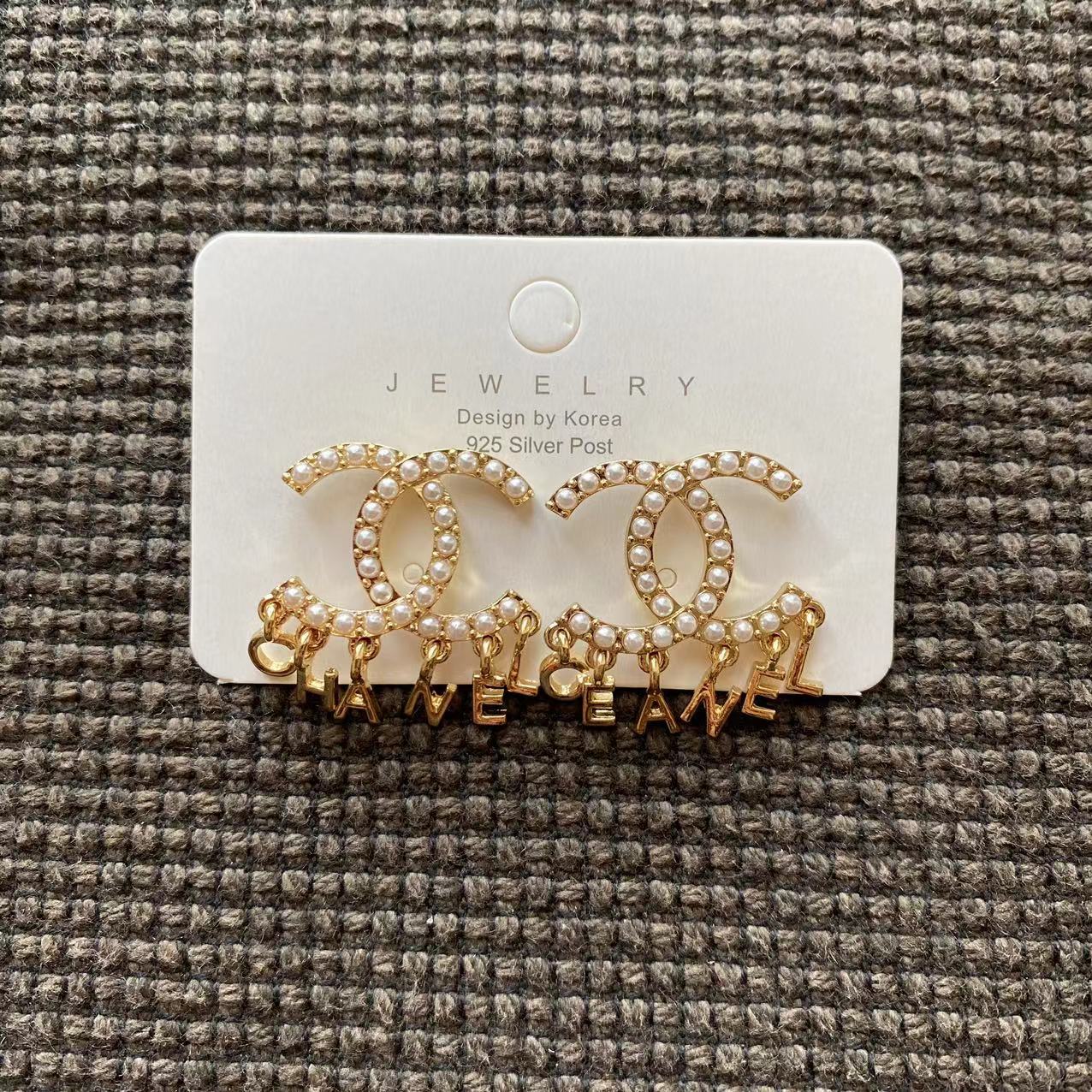 Big sale! New Chanel pearls earrings