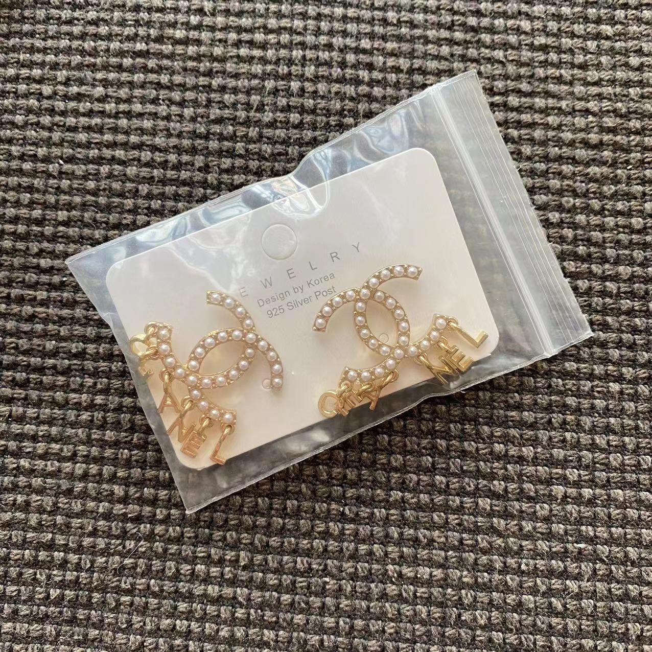 Big sale! New Chanel pearls earrings