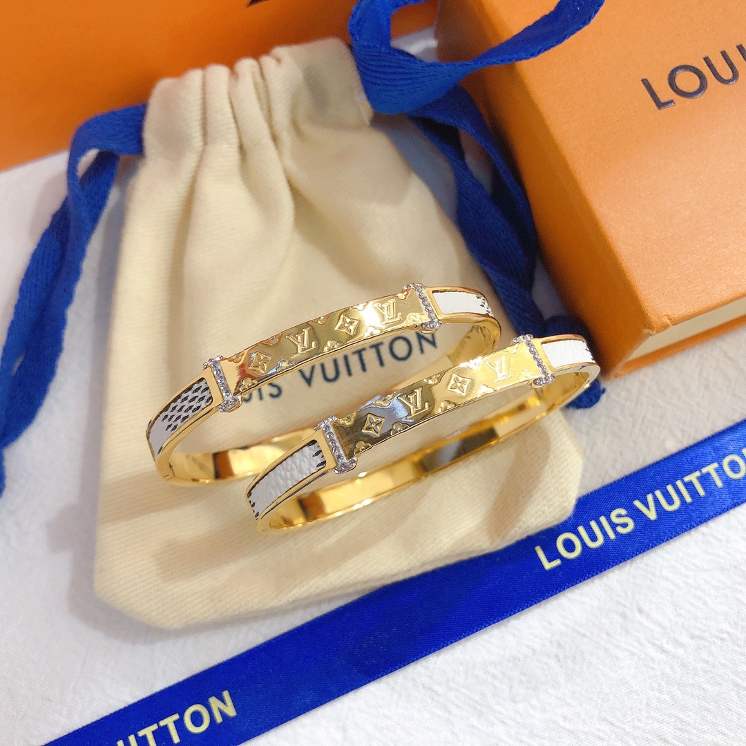 S208  LV Bracelet