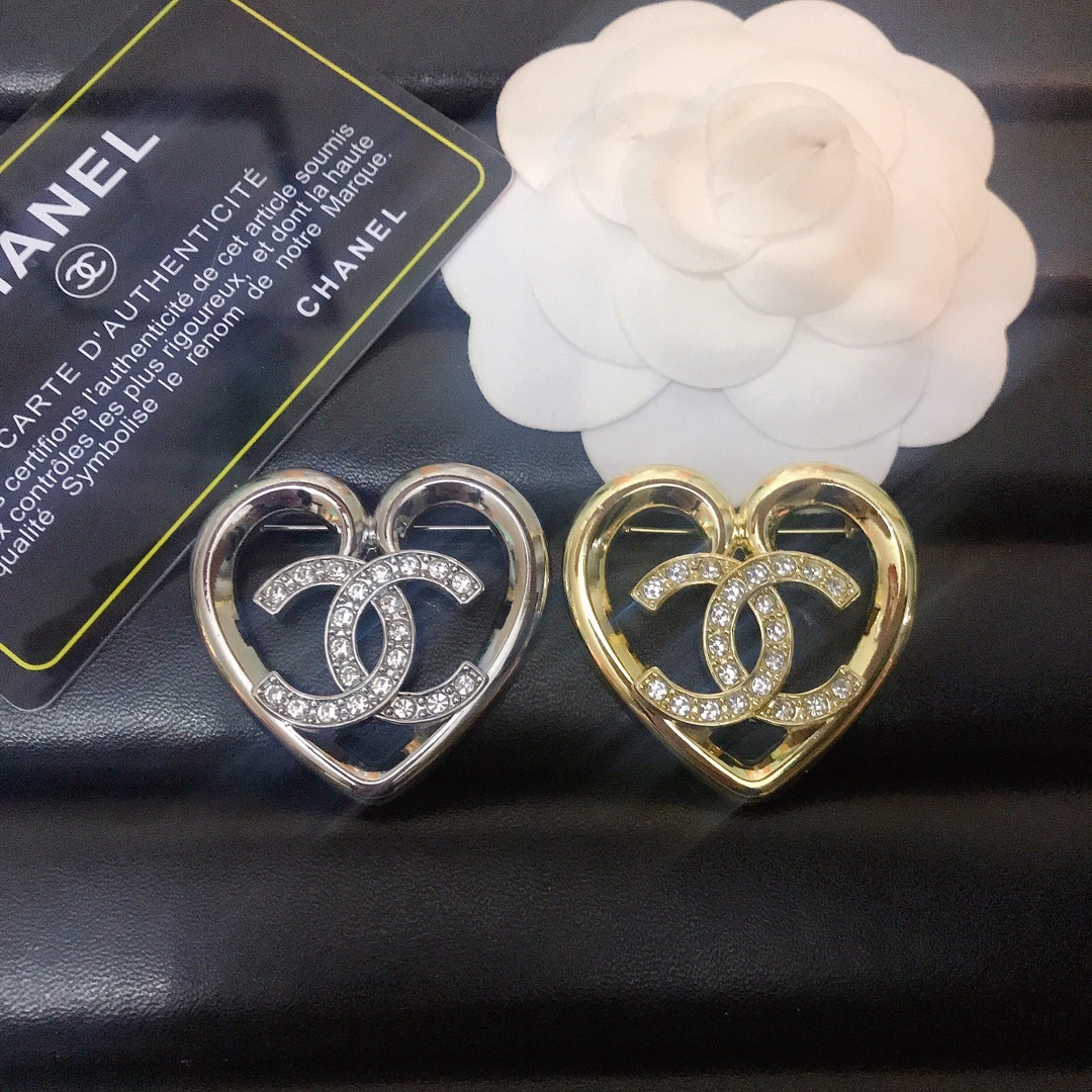 Chanel hollow heart brooch 111731