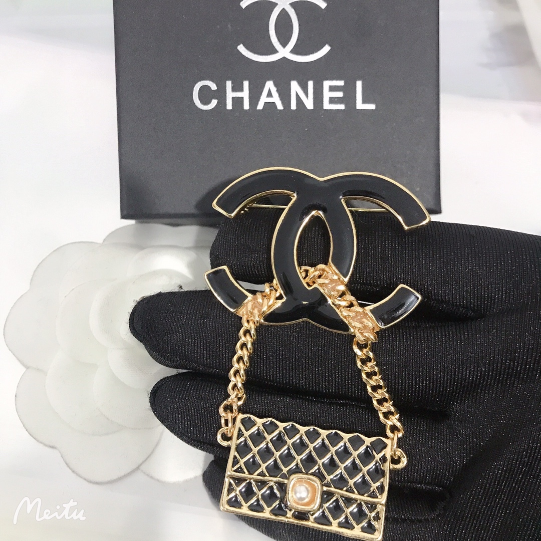 Chanel handbag brooch cc 111726