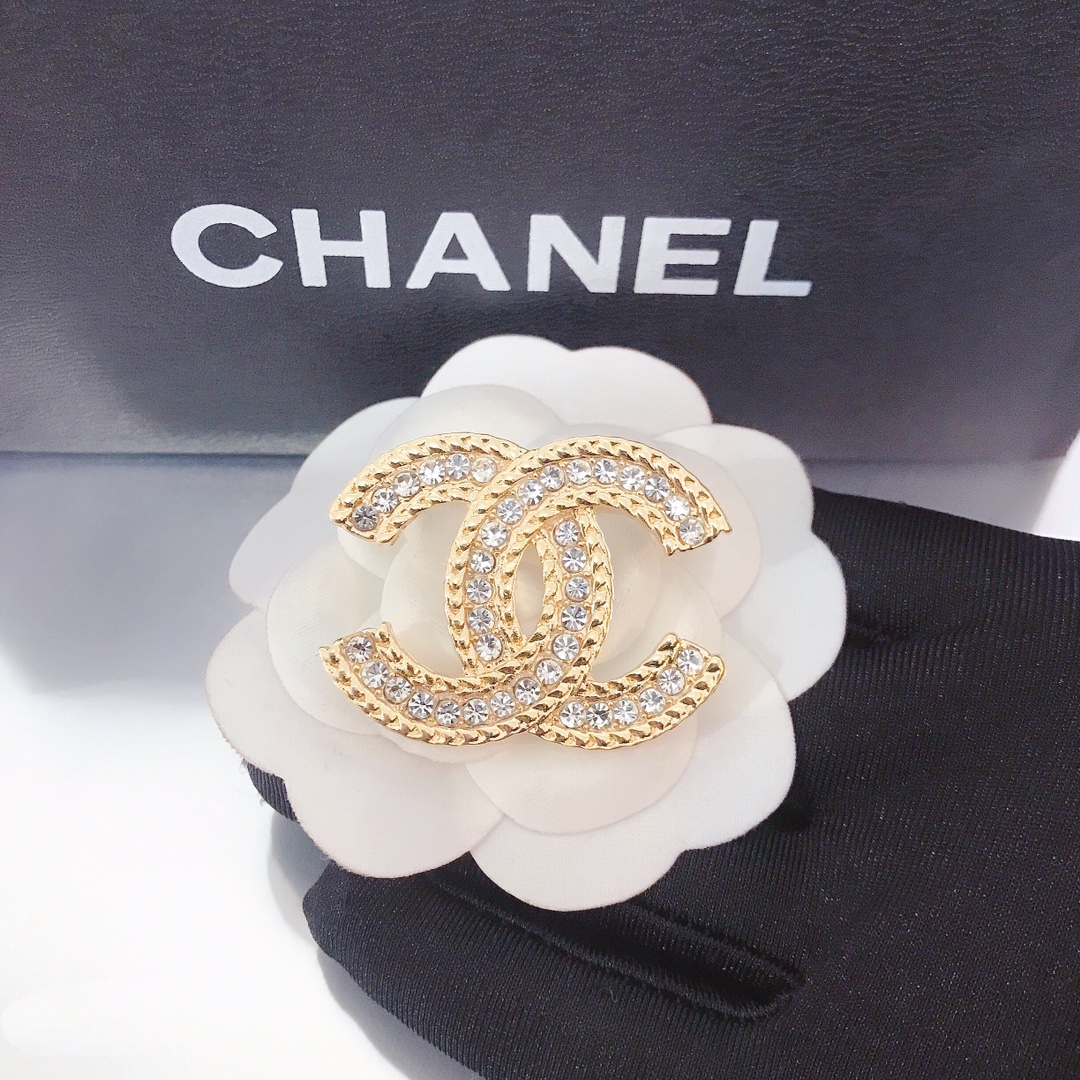 Chanel brooch cc 111724