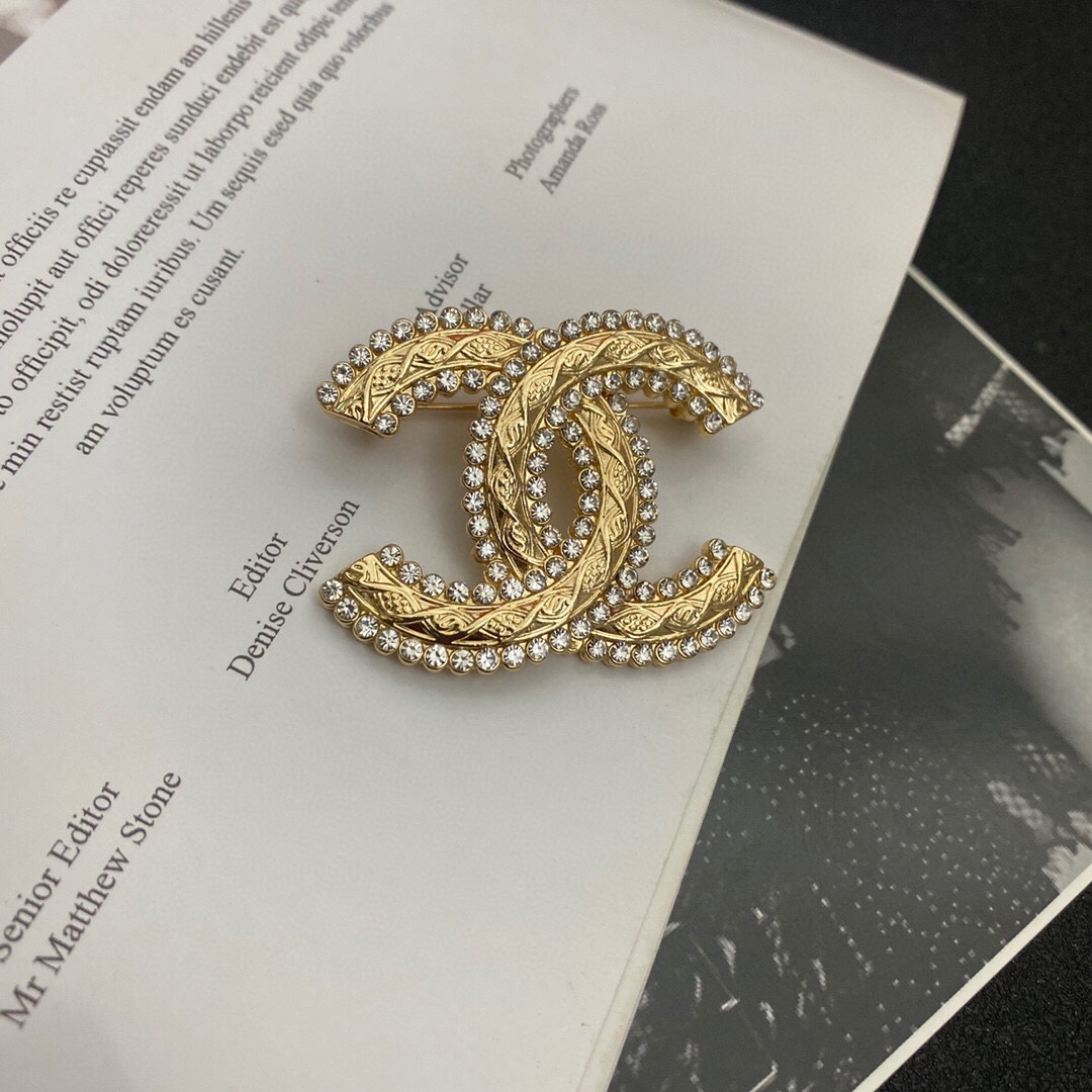 Chanel gold brooch cc 111708