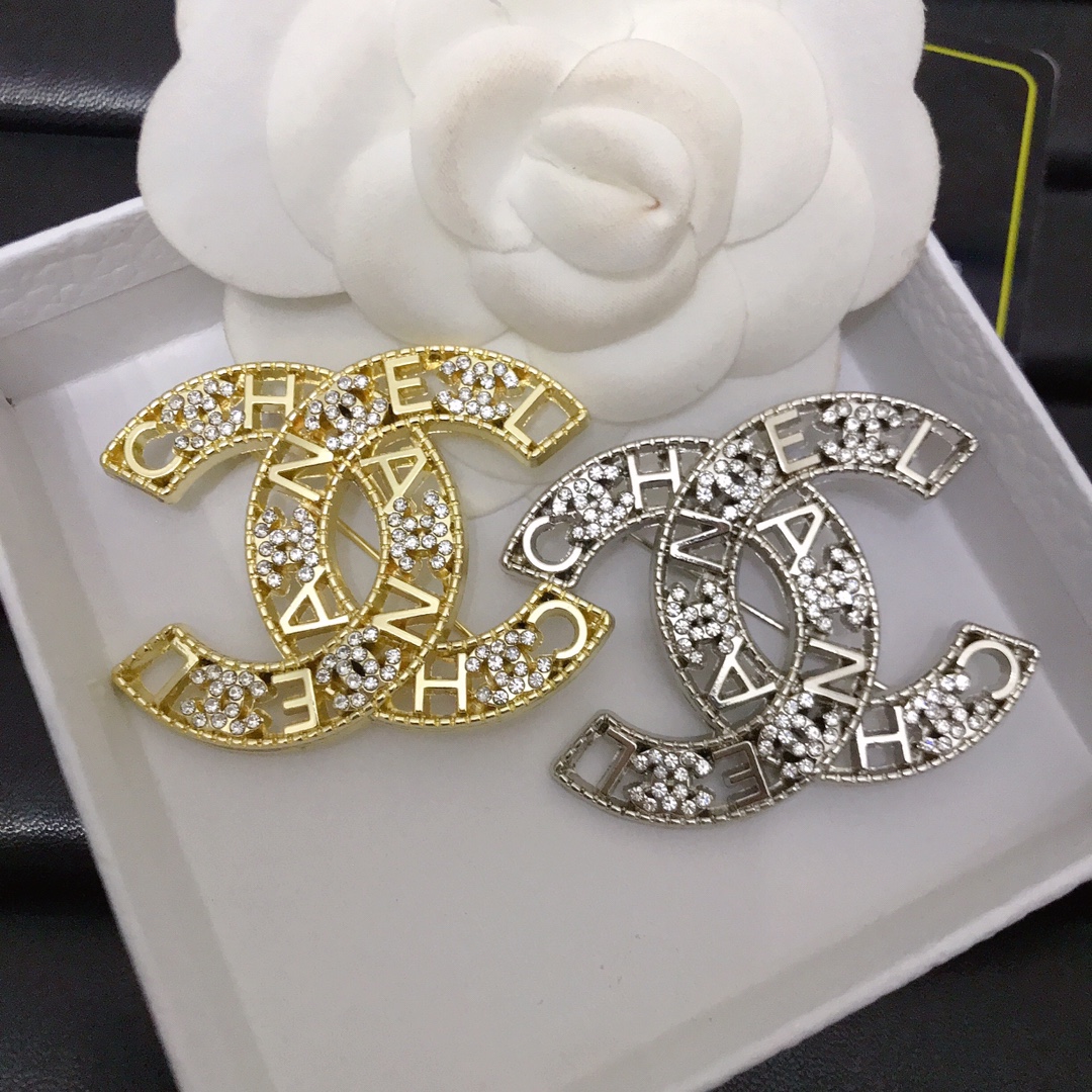 Chanel brooch cc 111707