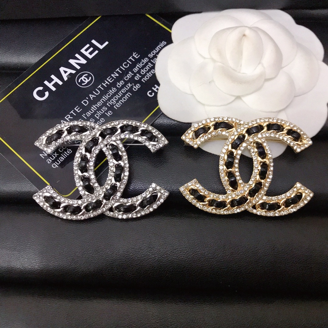 Chanel lambskin brooch cc 111702