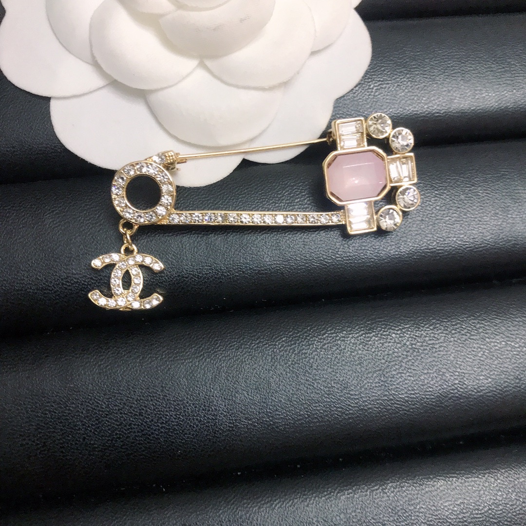 Chanel pink crystal brooch 111696