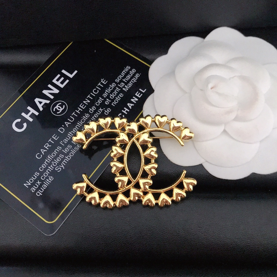Chanel heart brooch cc 111686