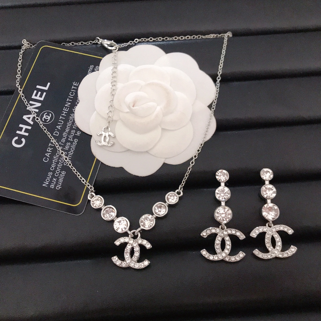 Chanel crystal earrings/necklace 111684