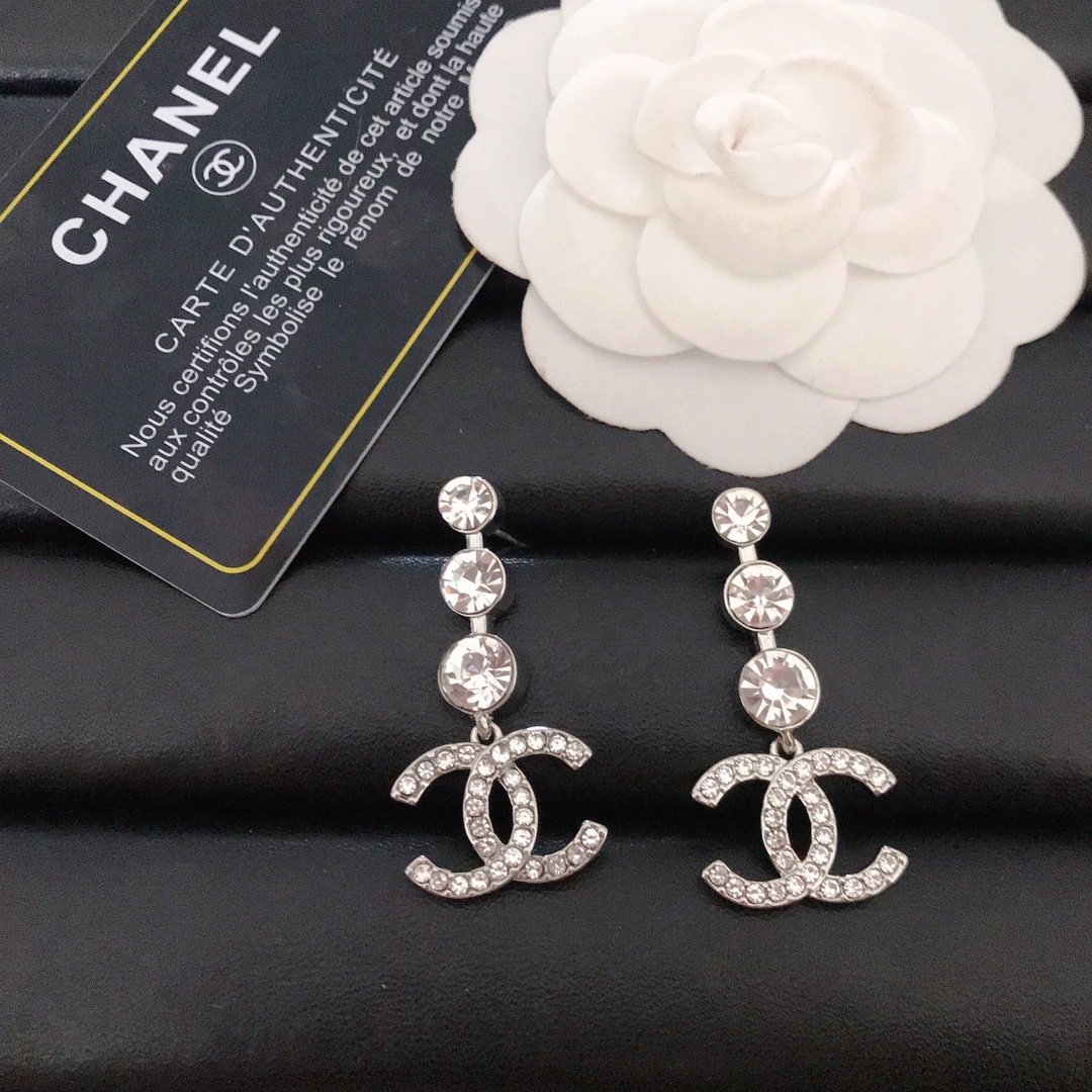 Chanel crystal earrings/necklace 111684