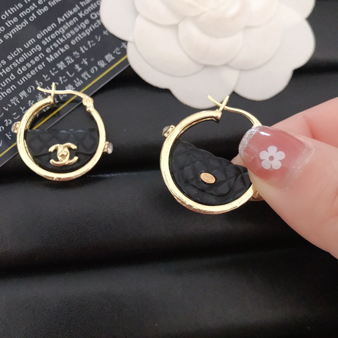 Chanel handbag earrings 111682
