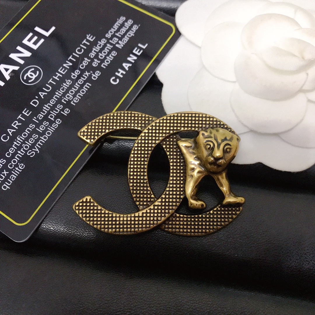 Chanel vintage lion brooch cc 111679