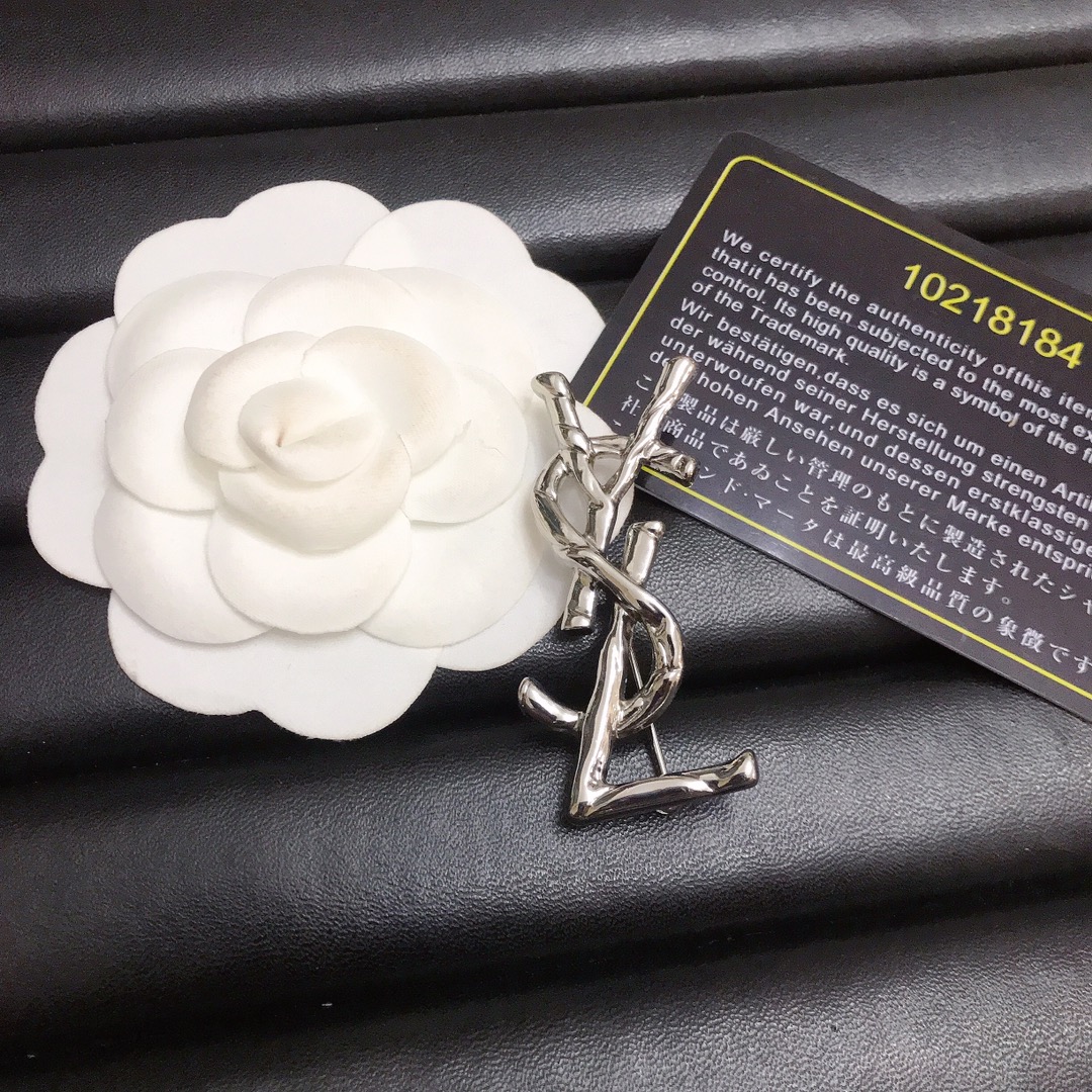 YSL Silver brooch 111737