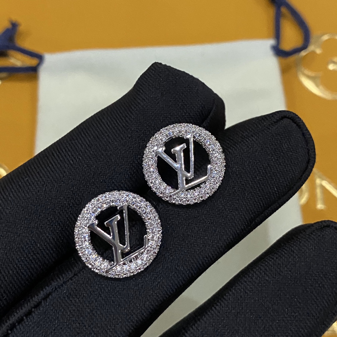 A1152  LV silver earrings