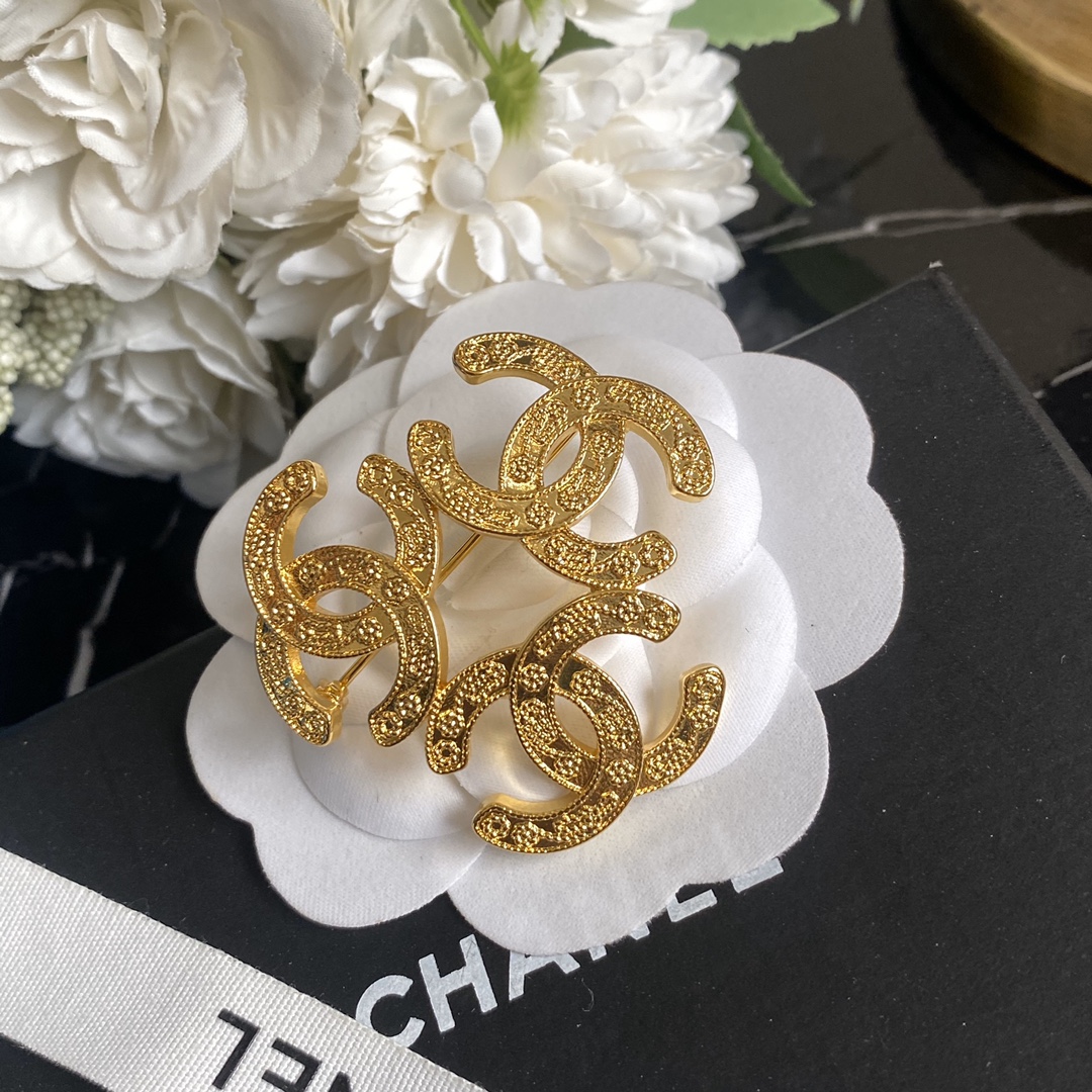 C254  Chanel brooch