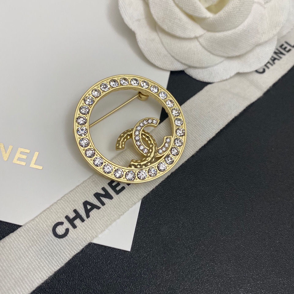 Chanel brooch 111868