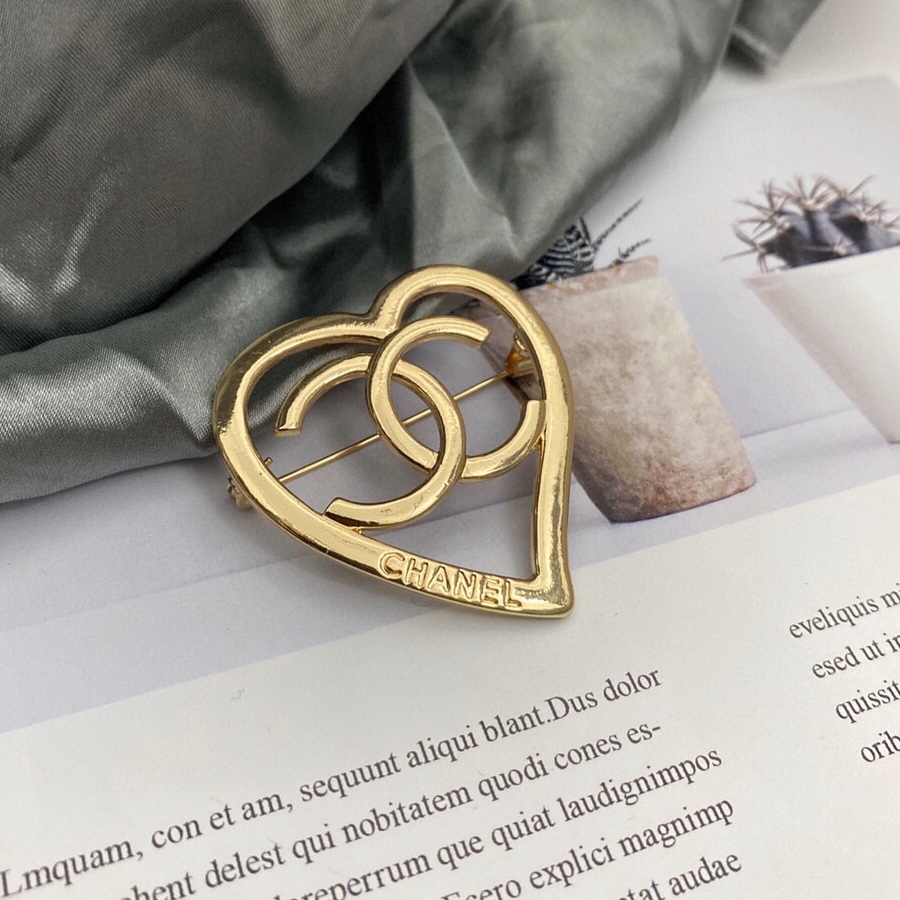 Chanel heart brooch 111867