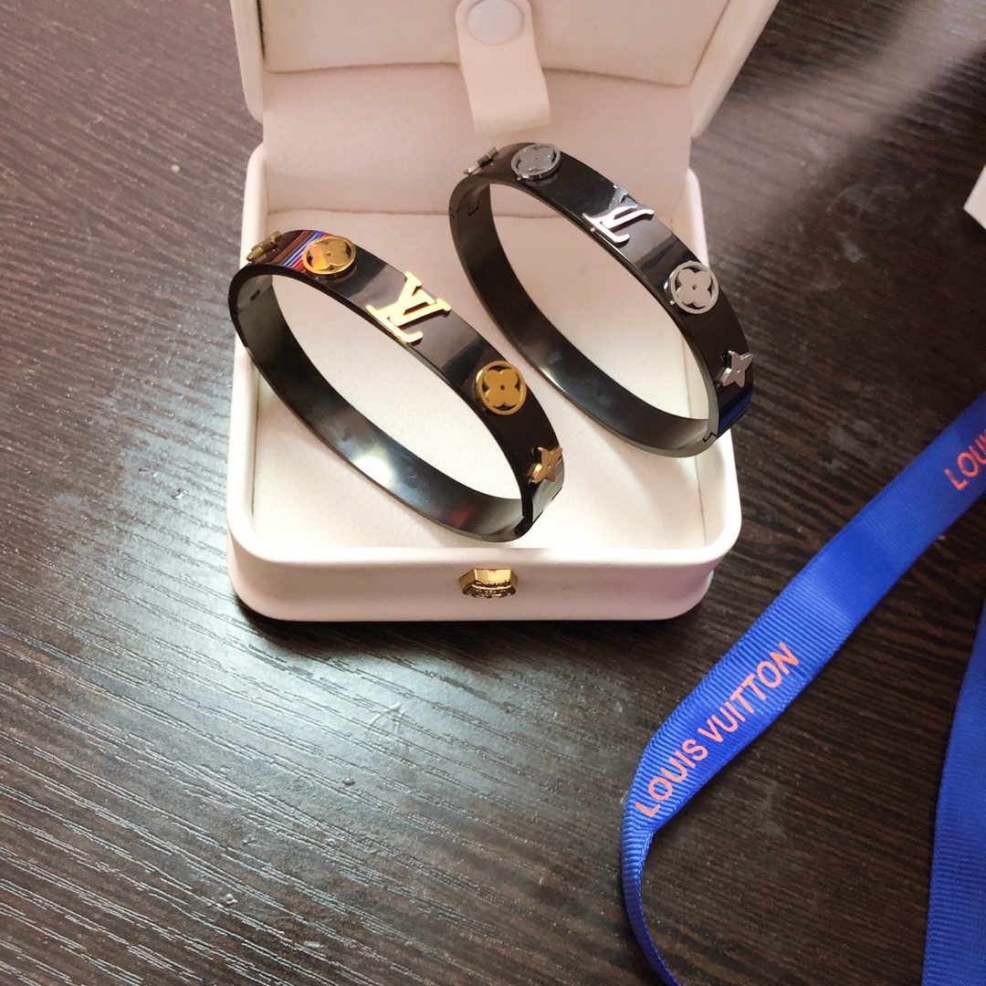 LV Louis vuitton Black bracelet 111858