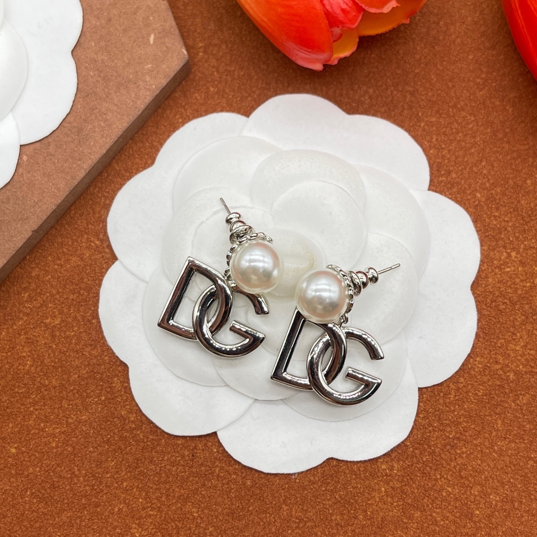 DG Dolce Gabbana earrings 111820