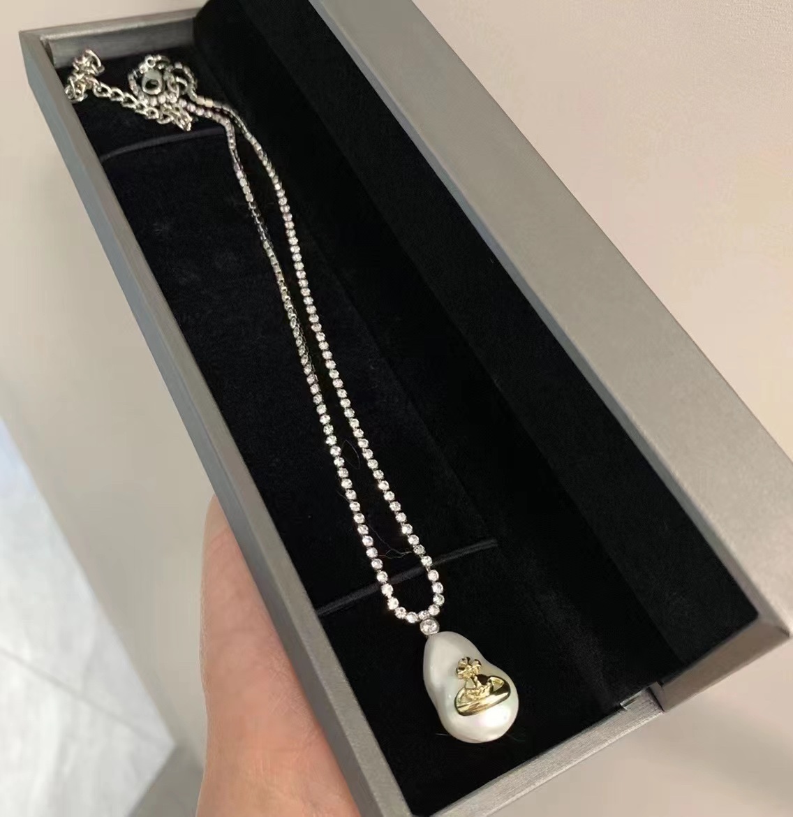 B442 Vivienne Westwood Baroque pearls necklace