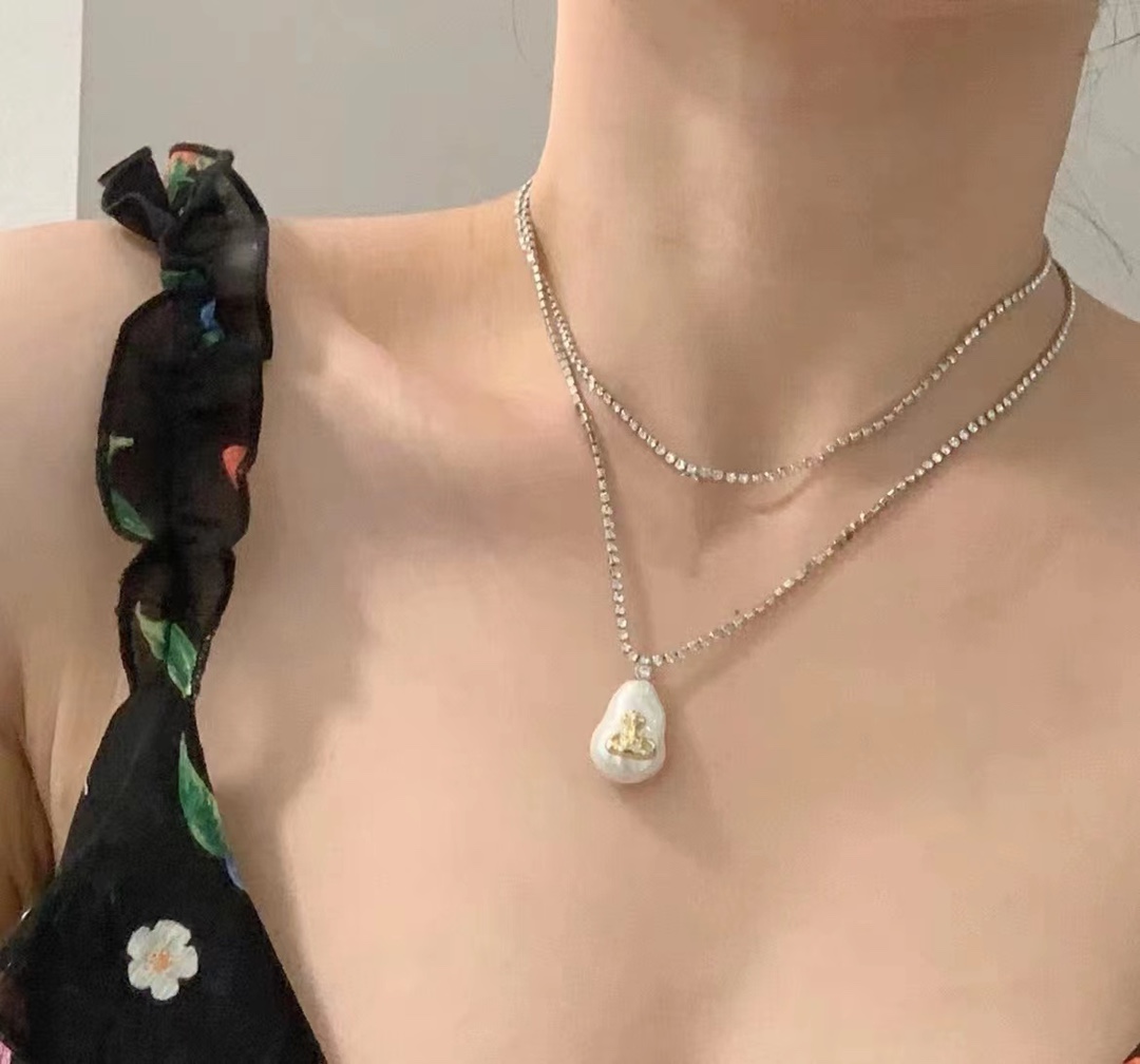 B442 Vivienne Westwood Baroque pearls necklace
