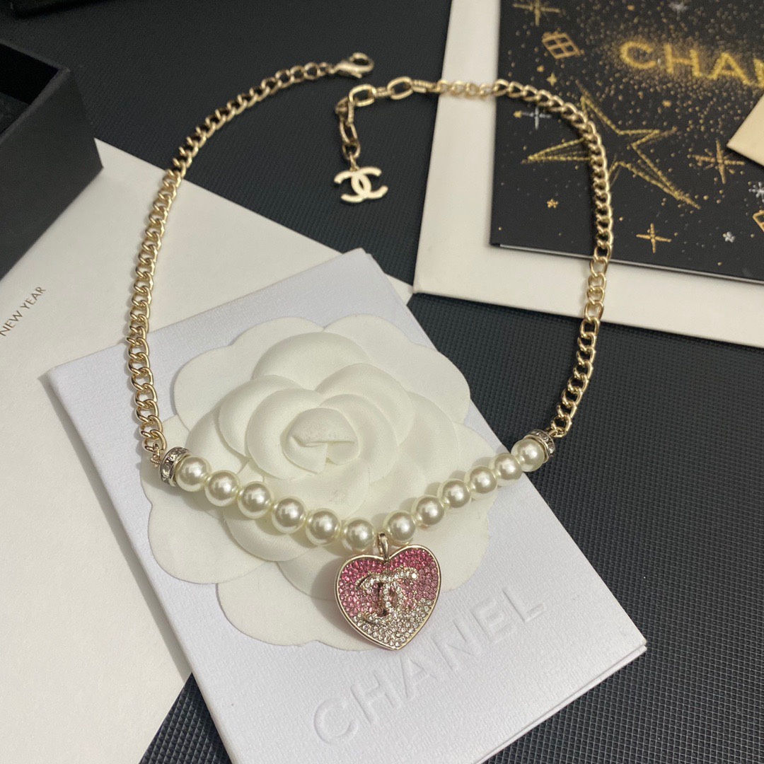 B513  Chanel emamel pink heart necklace