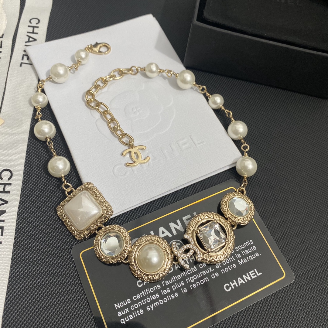 B325 Chanel luxury pearls choker necklace