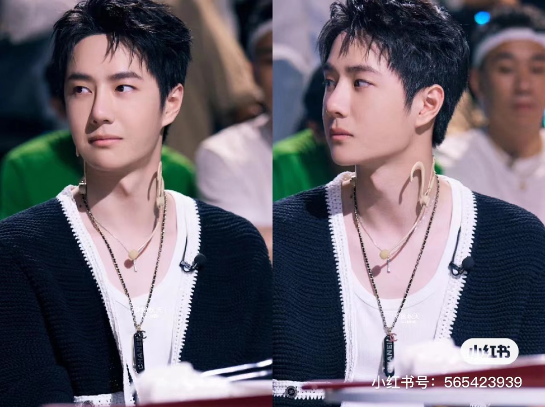 B614 Chanel long necklace