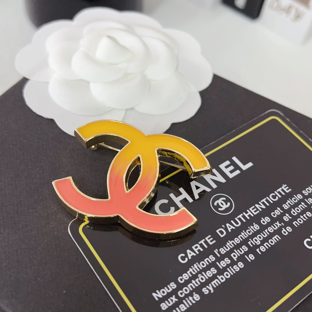 D145 Chanel brooch