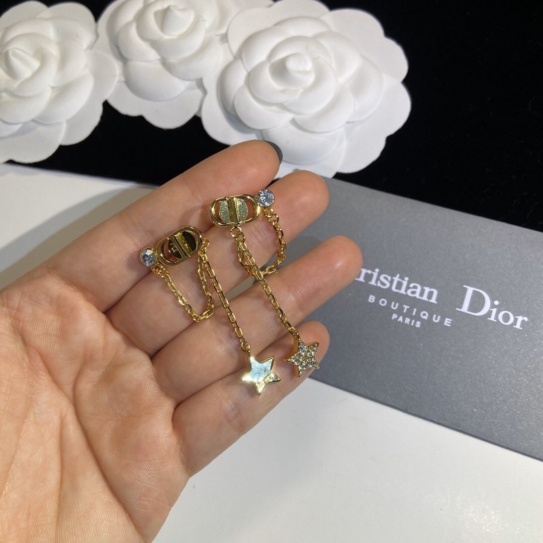 A267 Dior star earrings