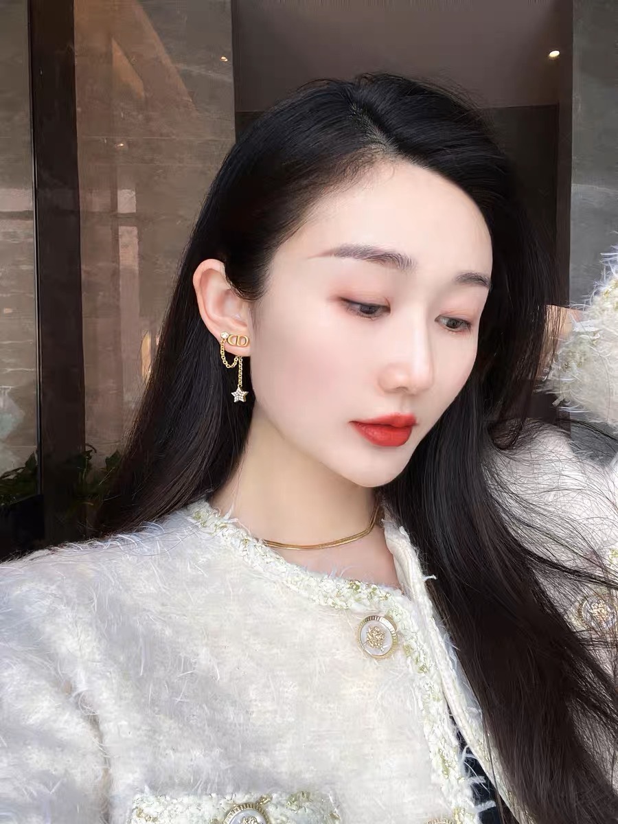 A267 Dior star earrings