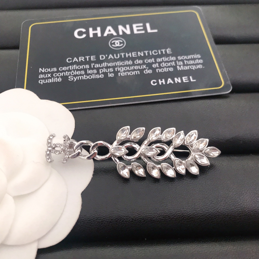 Chanel leaf brooch 111972