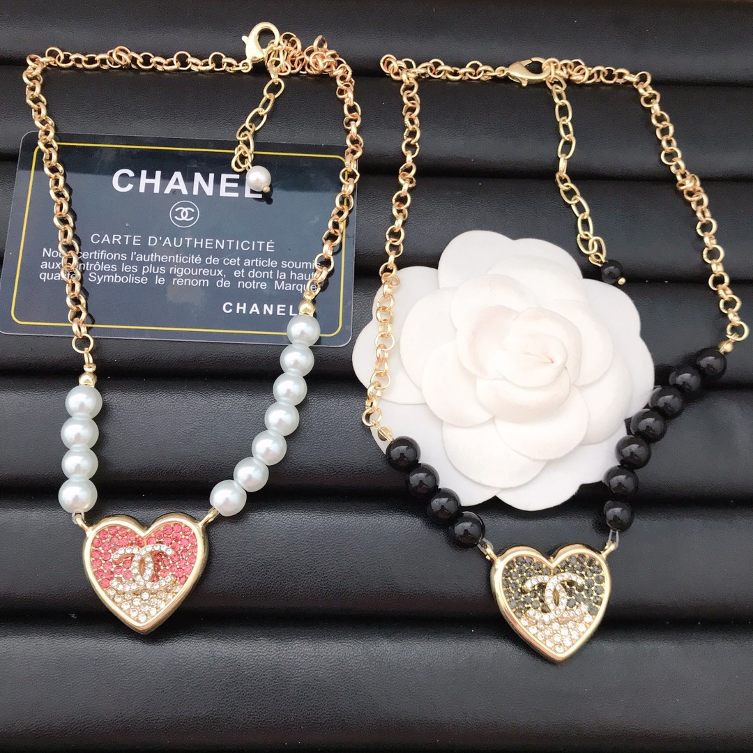 Chanel enamel heart necklace 111973