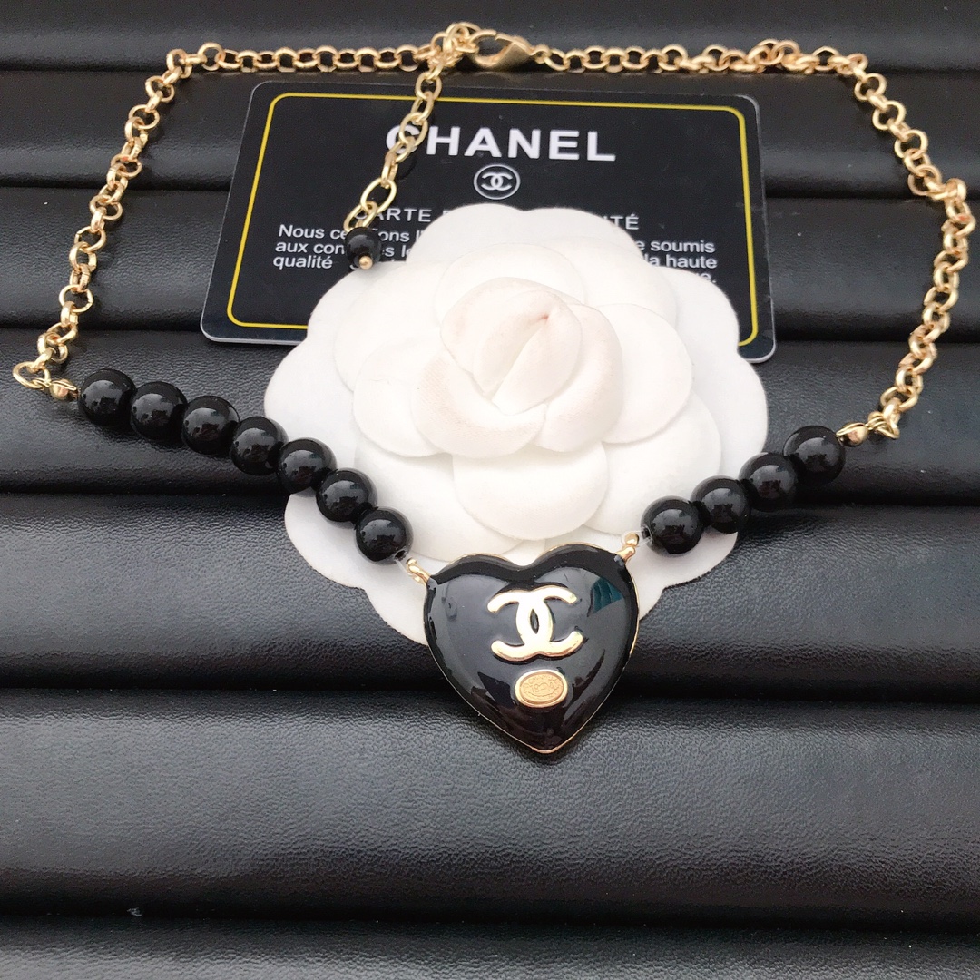 Chanel enamel heart necklace 111973