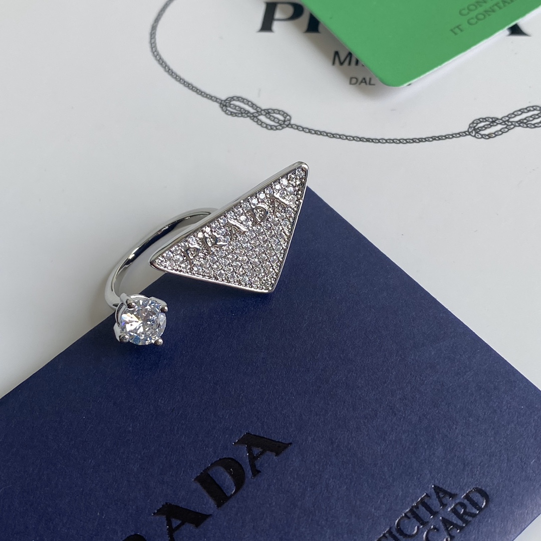 JZ089 PRADA triangle Ring