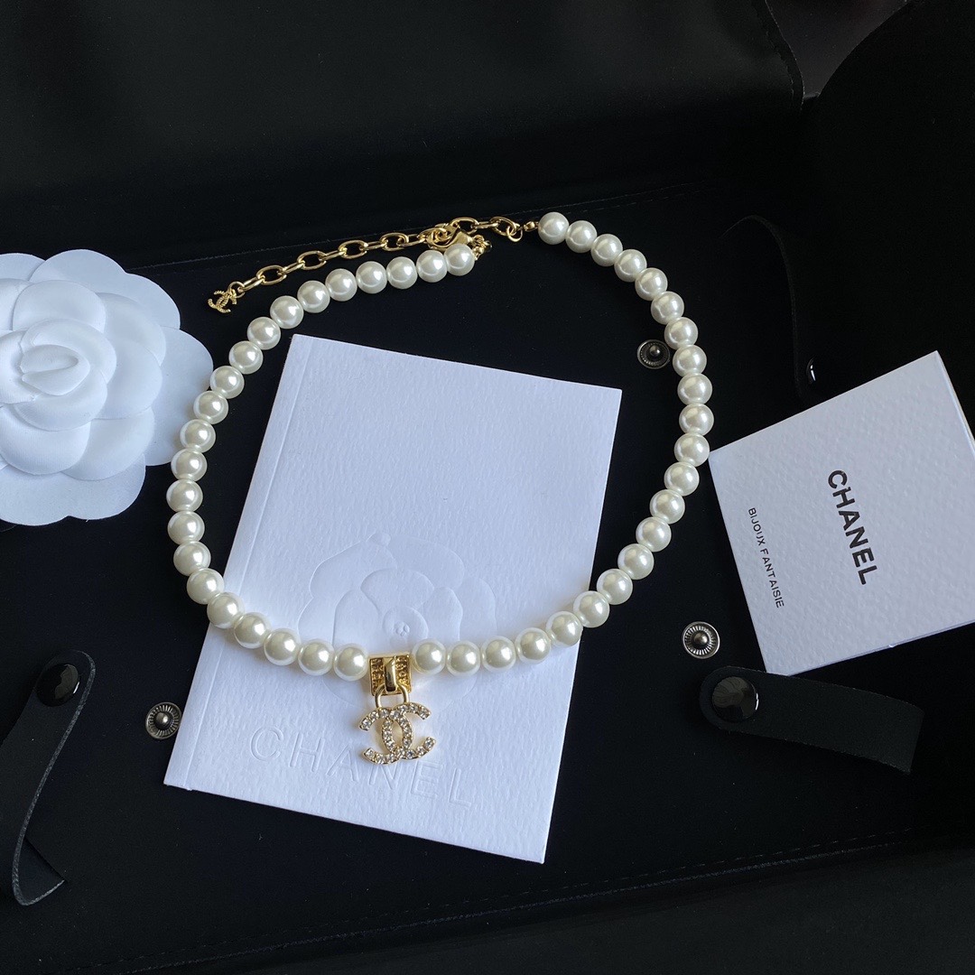 X525 Chanel pearls necklace