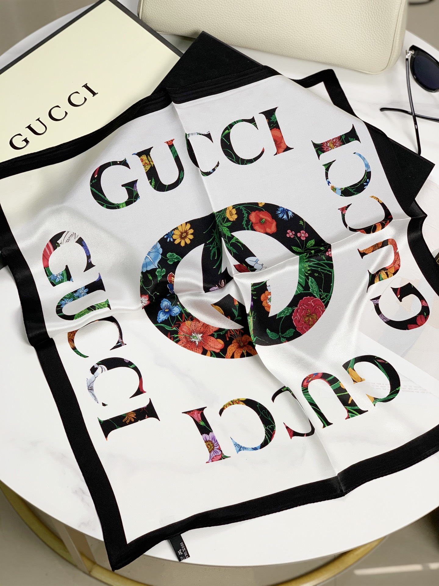 GUCCI silk scarf 112183