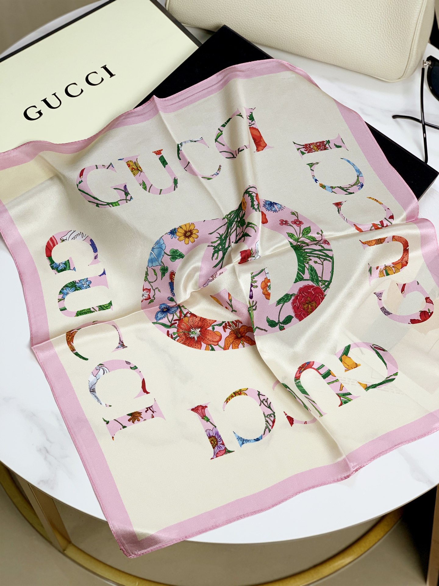 GUCCI silk scarf 112185