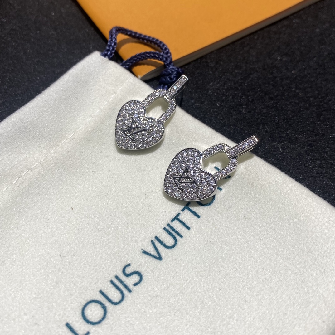 A1581 LV earrings