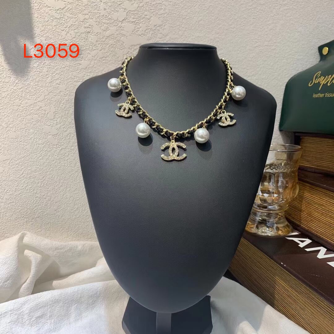 Chanel necklace 112220