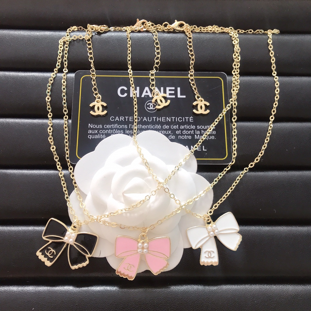 Chanel necklace 112205