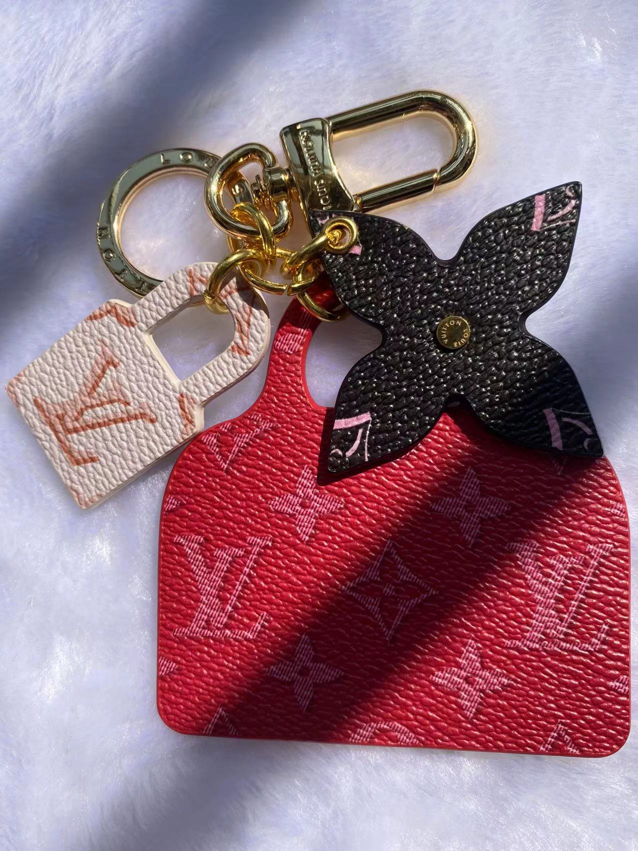 LV Spring Street Monogram keychain(M127)