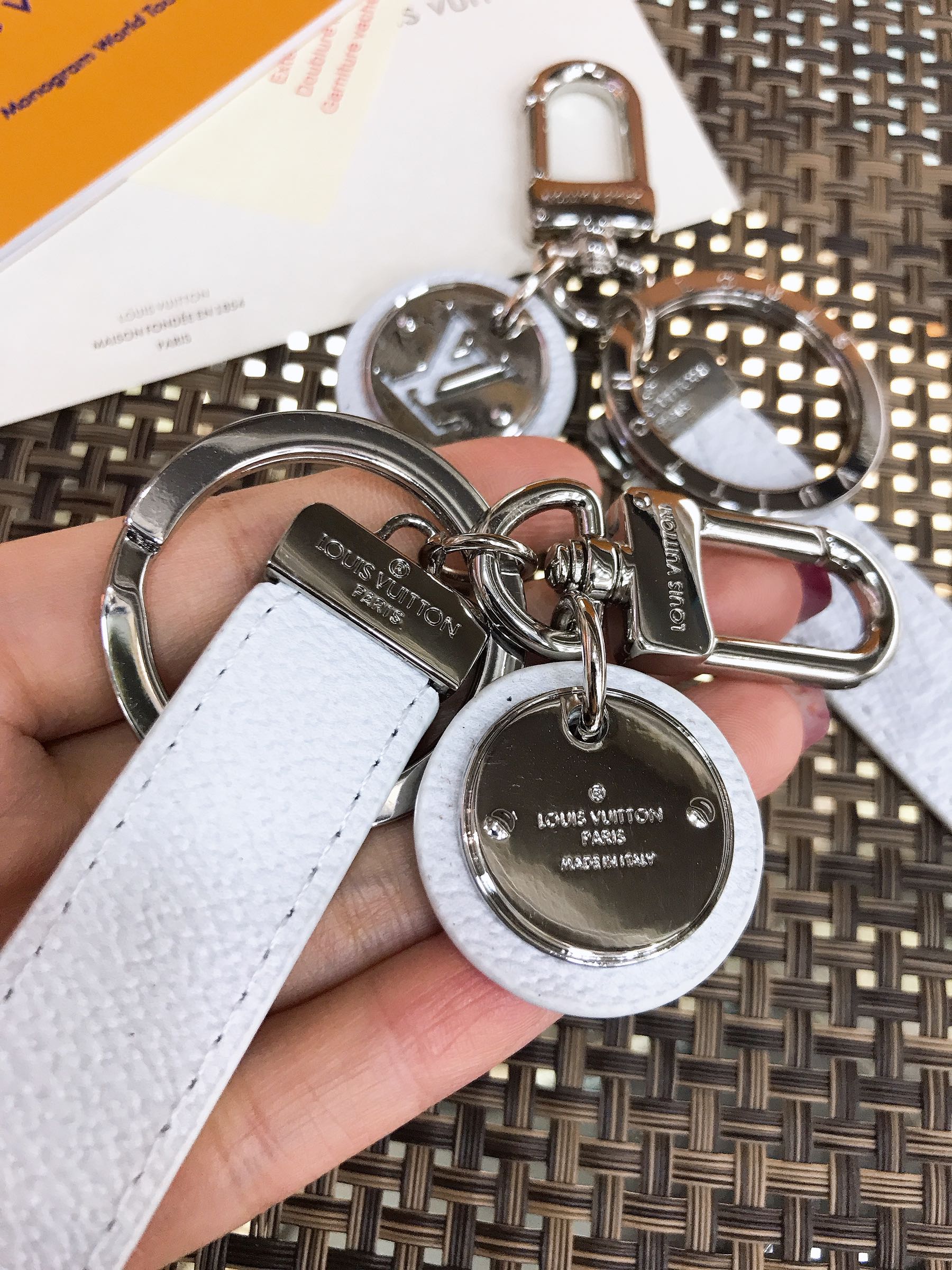 M00033 NEO LV CLUB Keychain(L3)