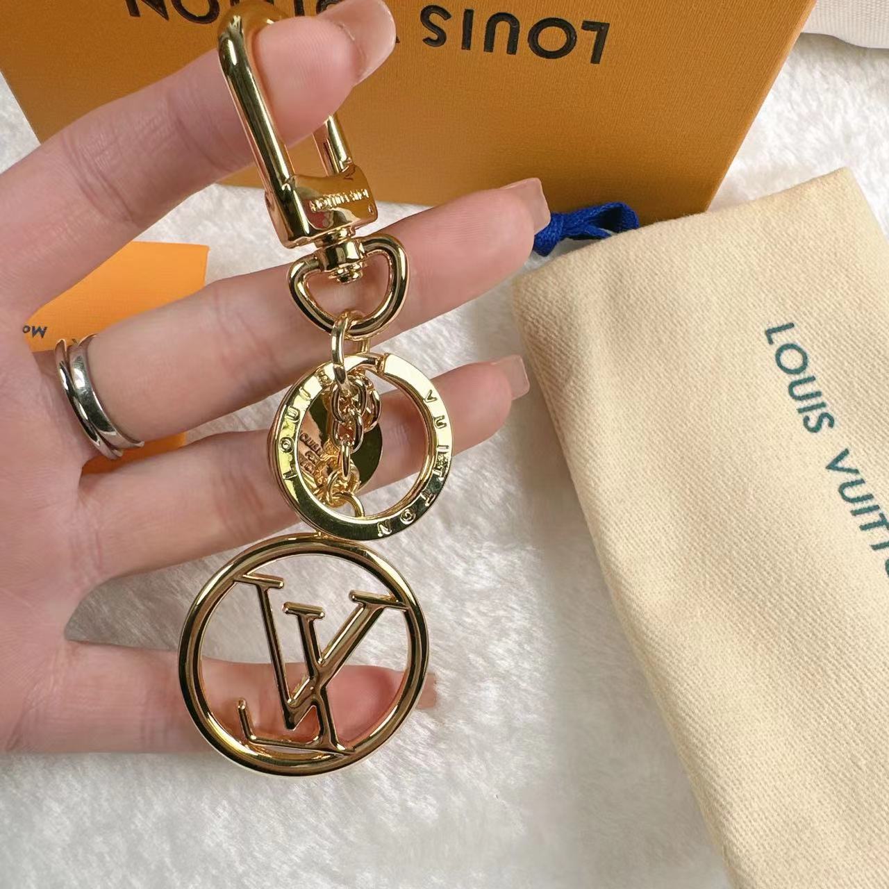 Louis Vuitton M68000 DELIGHT keychain(V19)