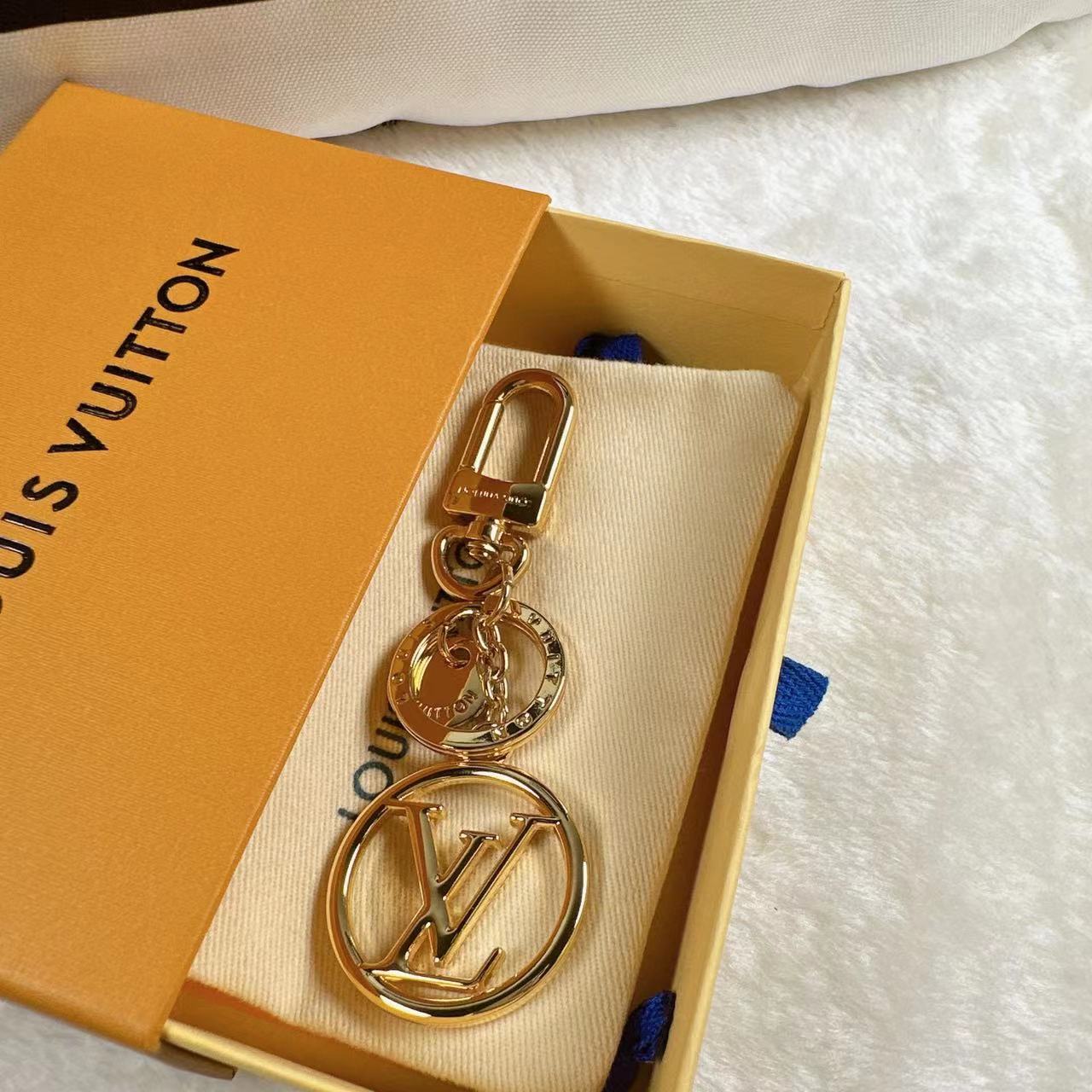 Louis Vuitton M68000 DELIGHT keychain(V19)