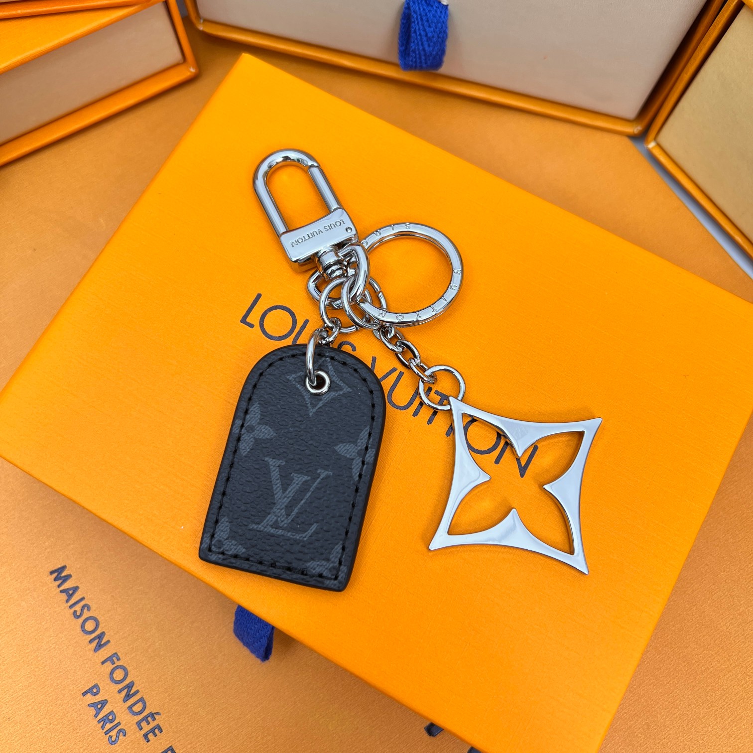 LV FOR YOU AND ME M00834 keychain