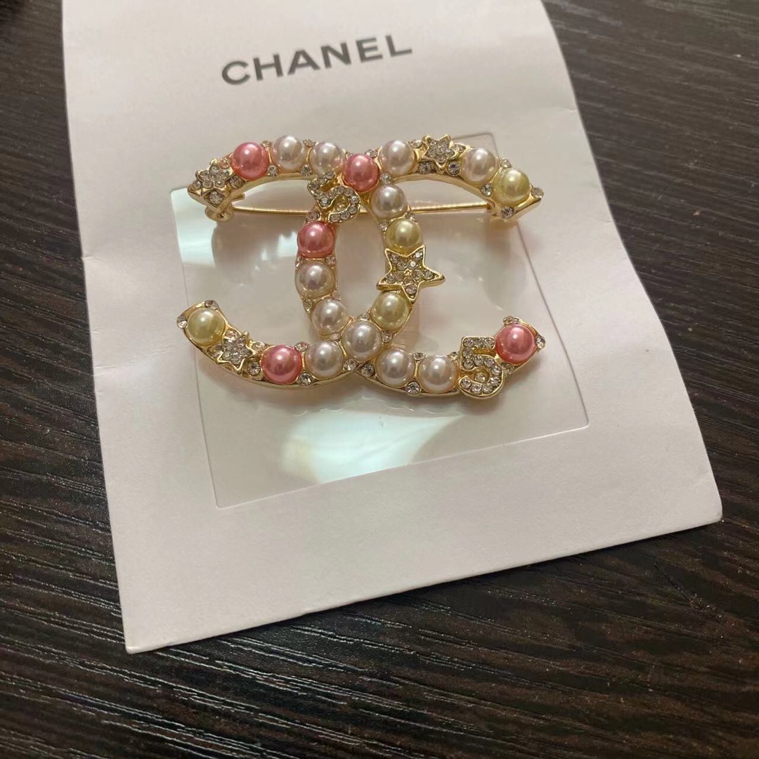 Chanel brooch 112337