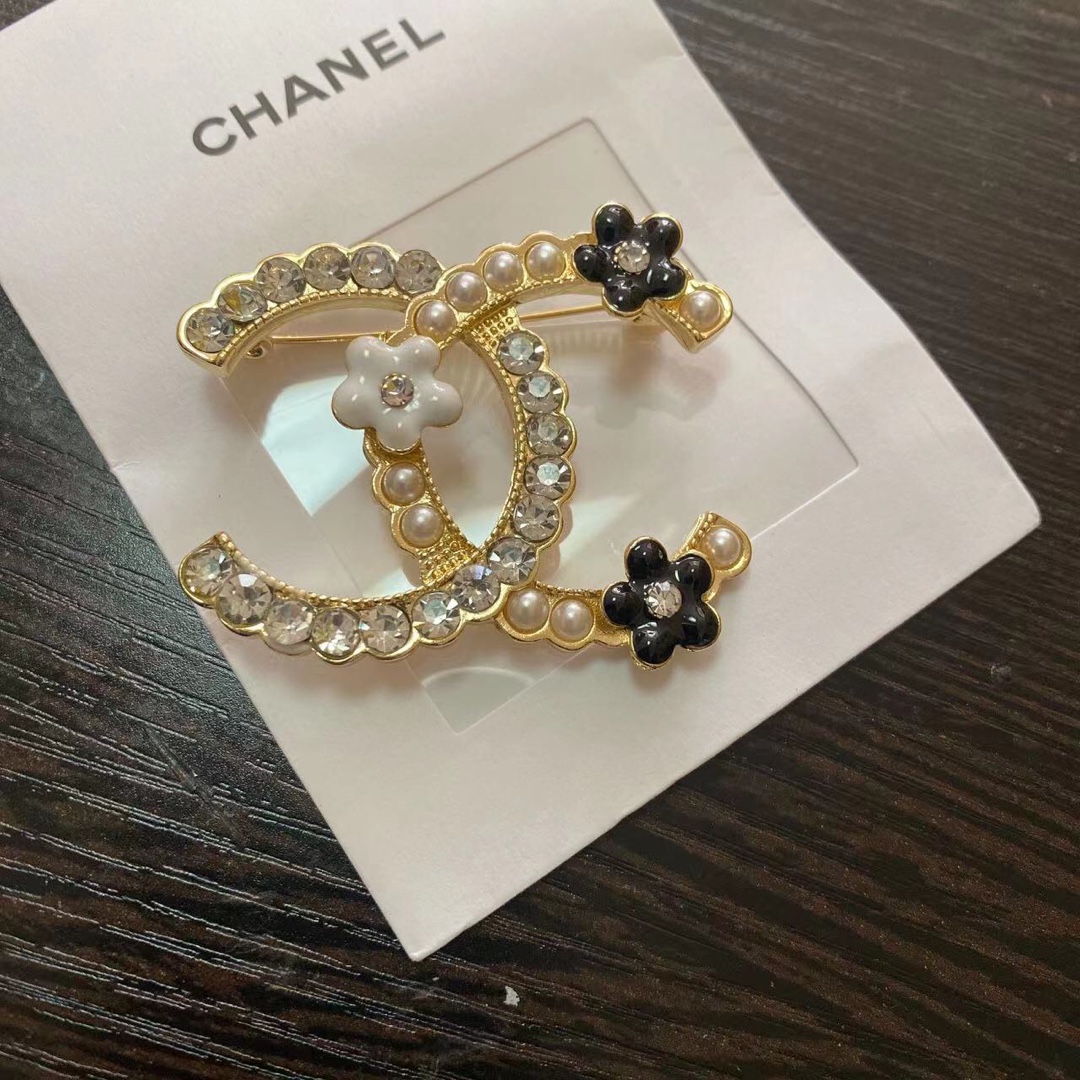 Chanel brooch 112336