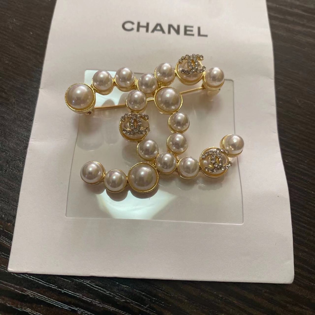 Chanel brooch 112335
