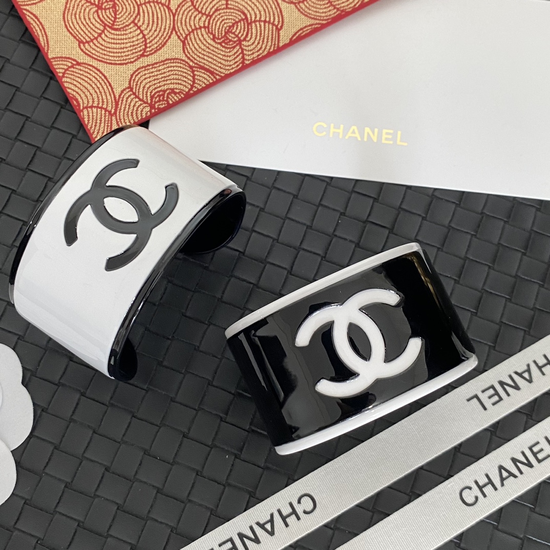 Chanel bracelet 112348